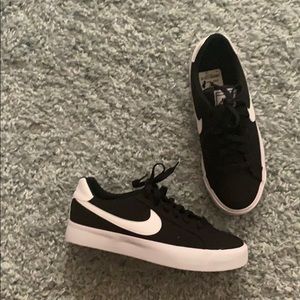 Nike Court Royal Women’s Sneaker